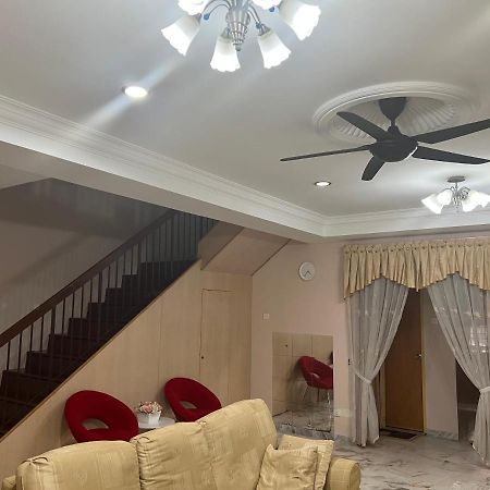 D'Lestari Homestay Seri Kembangan Bagian luar foto