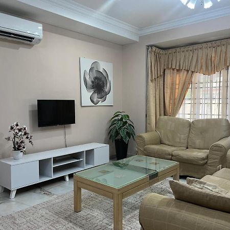 D'Lestari Homestay Seri Kembangan Bagian luar foto