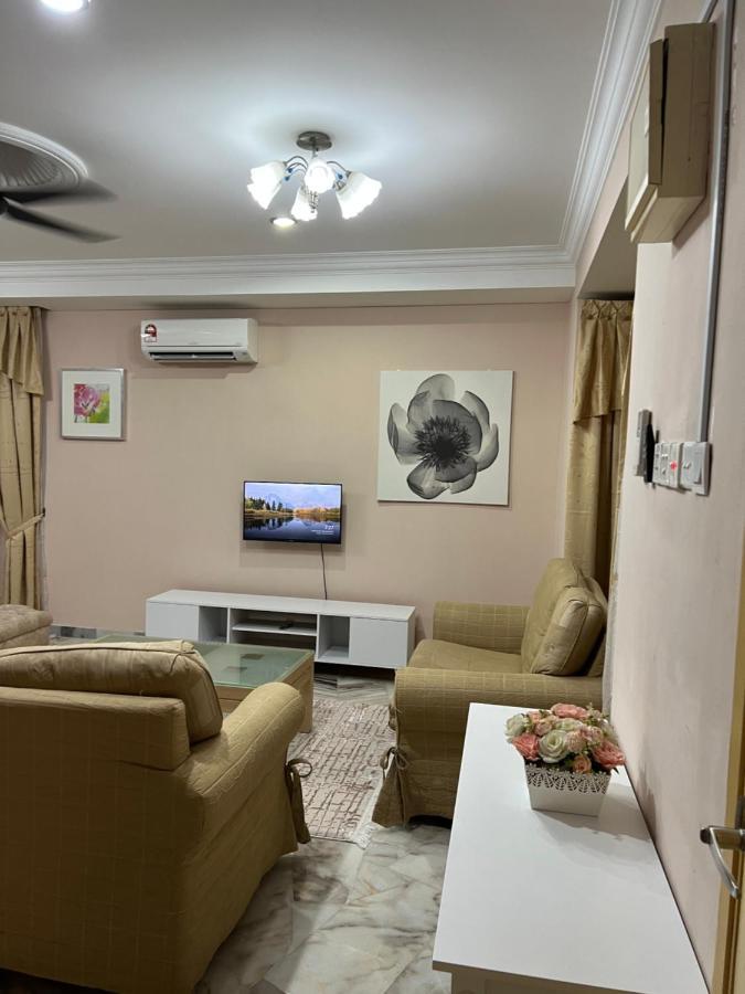 D'Lestari Homestay Seri Kembangan Bagian luar foto