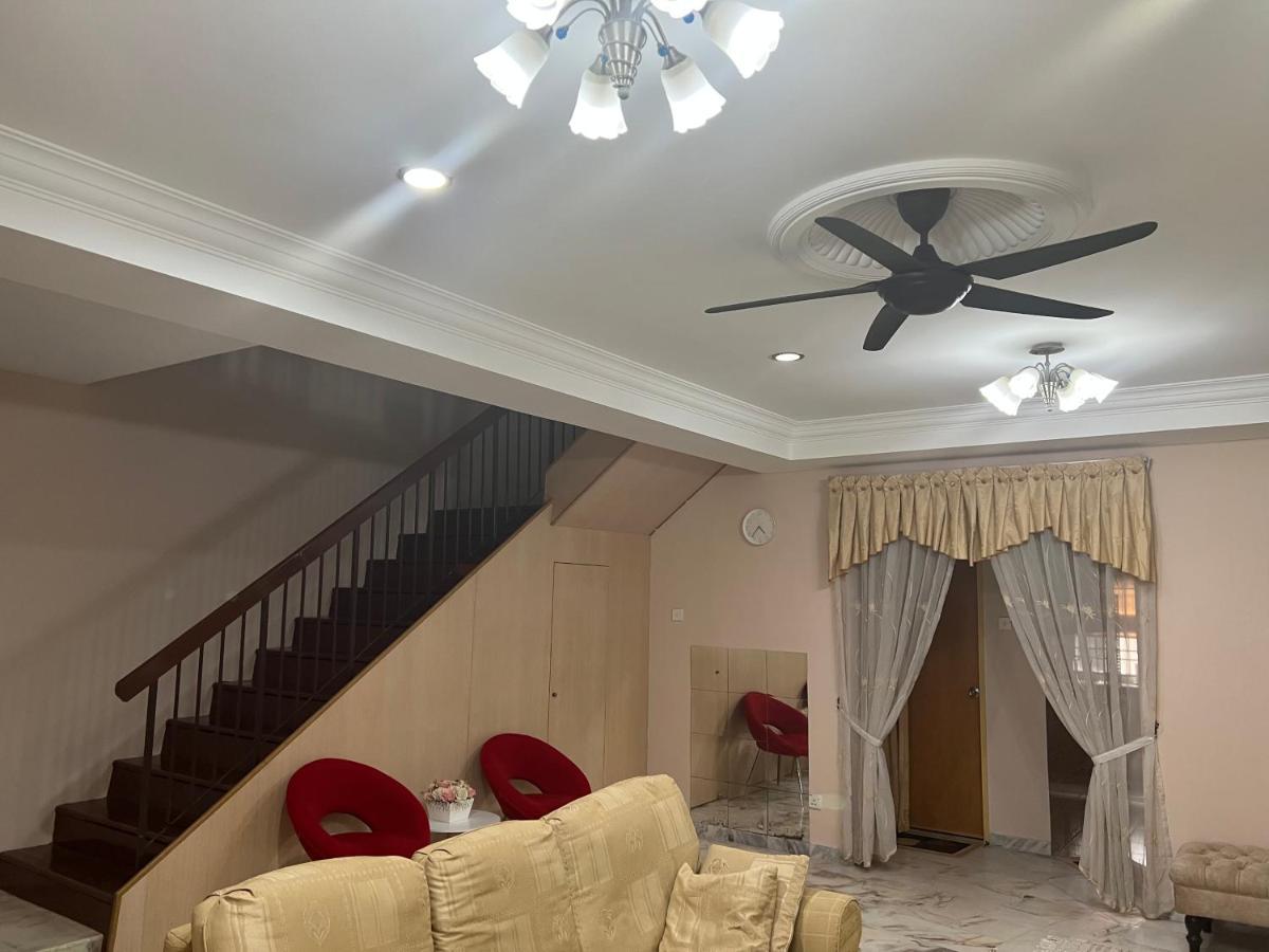 D'Lestari Homestay Seri Kembangan Bagian luar foto