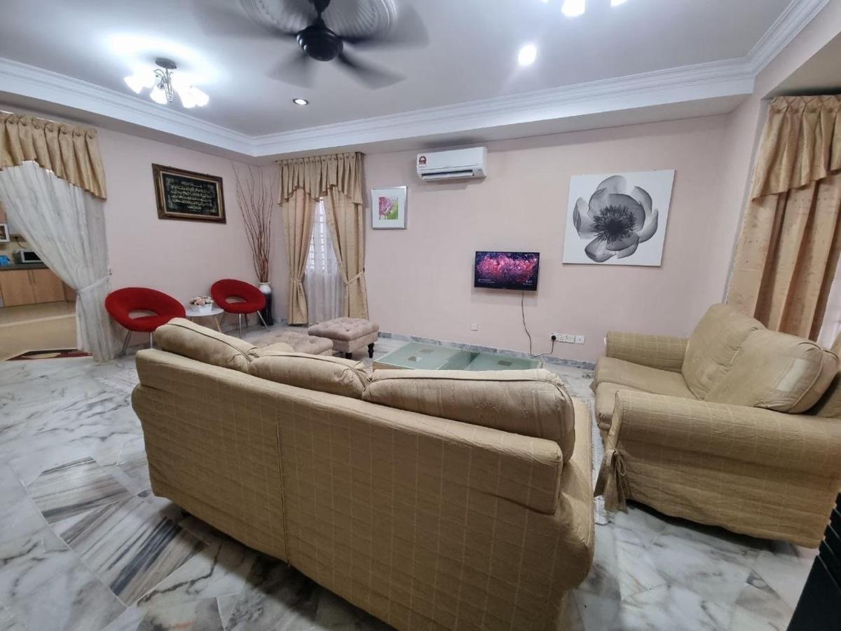 D'Lestari Homestay Seri Kembangan Bagian luar foto