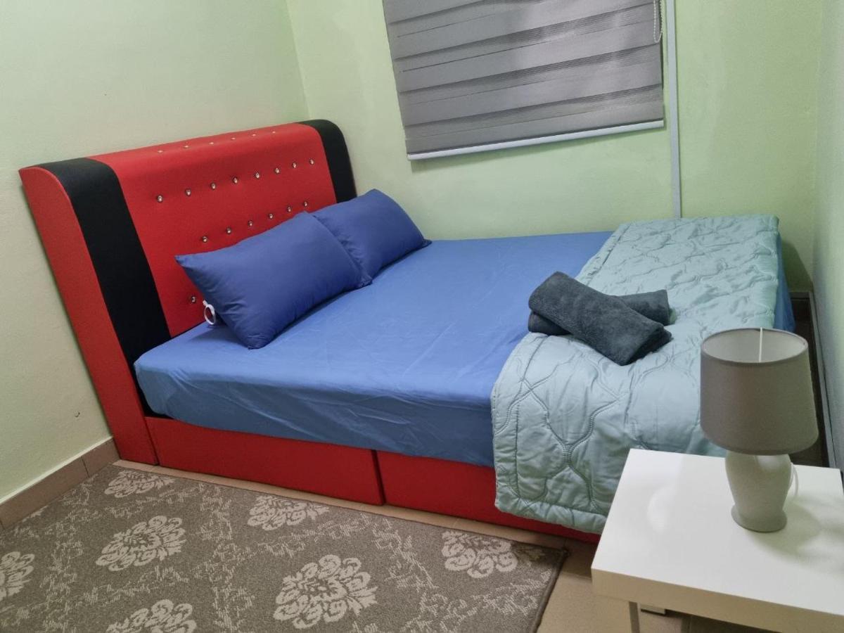 D'Lestari Homestay Seri Kembangan Bagian luar foto