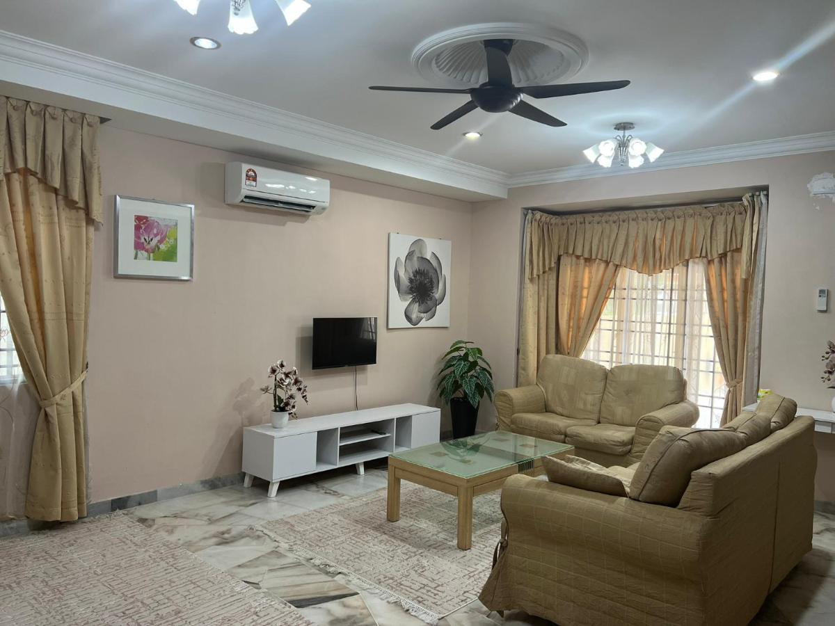 D'Lestari Homestay Seri Kembangan Bagian luar foto