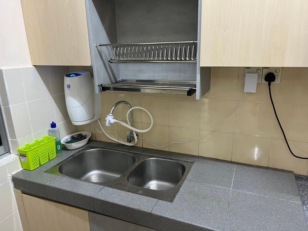 D'Lestari Homestay Seri Kembangan Bagian luar foto