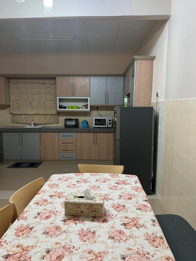 D'Lestari Homestay Seri Kembangan Bagian luar foto