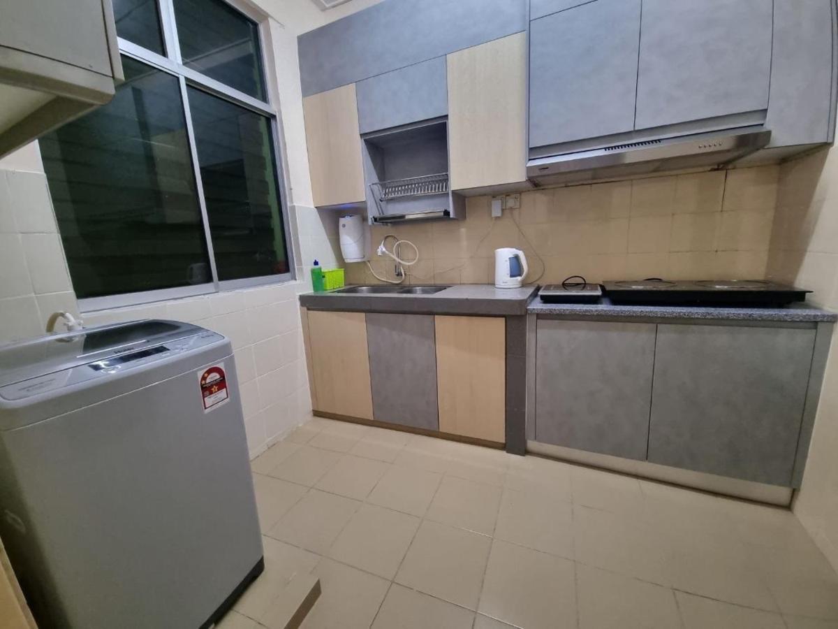 D'Lestari Homestay Seri Kembangan Bagian luar foto