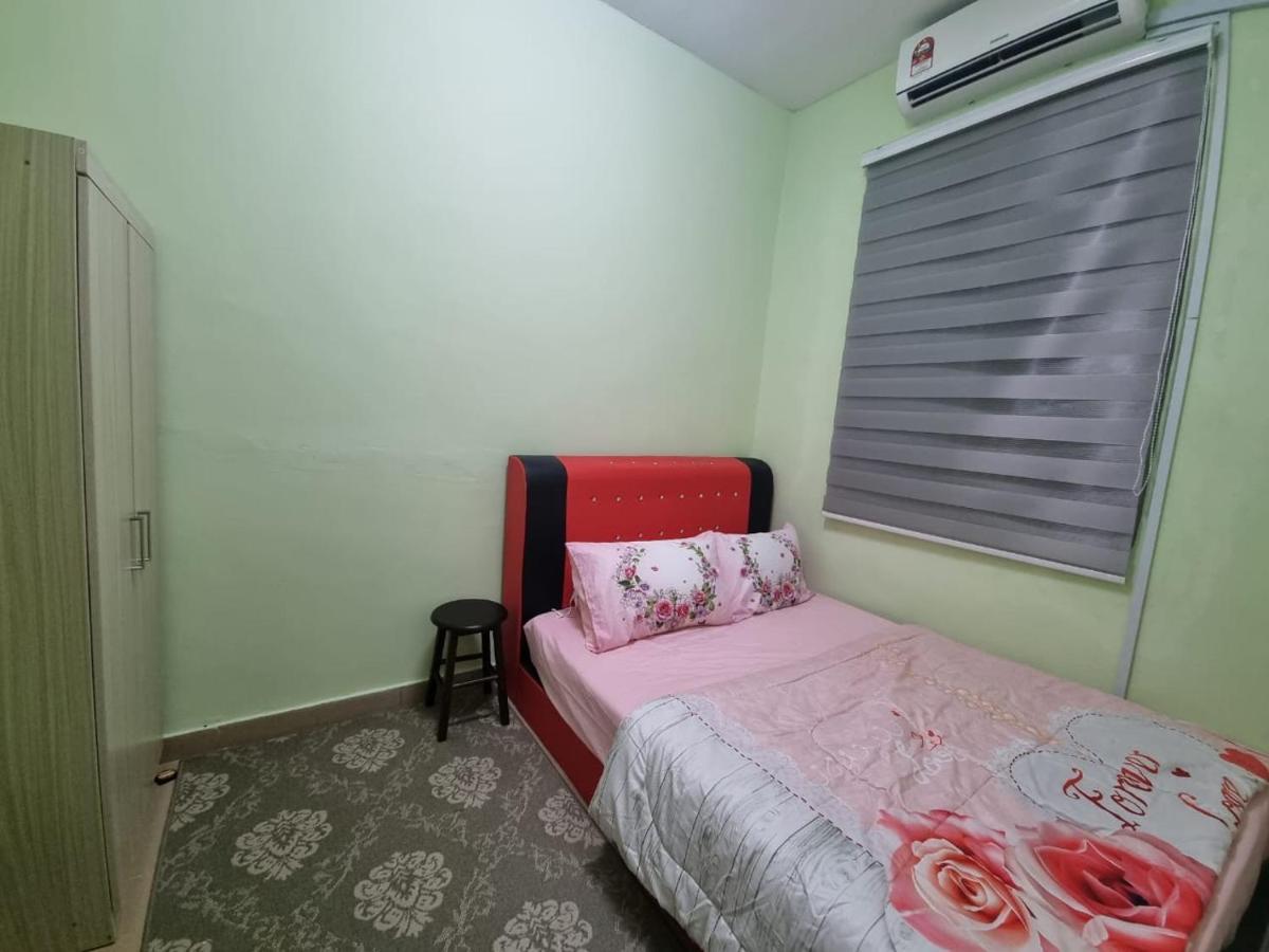 D'Lestari Homestay Seri Kembangan Bagian luar foto
