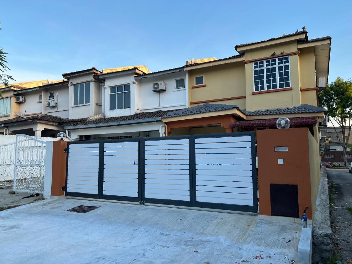 D'Lestari Homestay Seri Kembangan Bagian luar foto