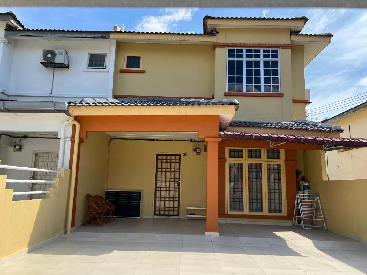 D'Lestari Homestay Seri Kembangan Bagian luar foto