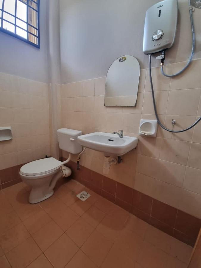 D'Lestari Homestay Seri Kembangan Bagian luar foto
