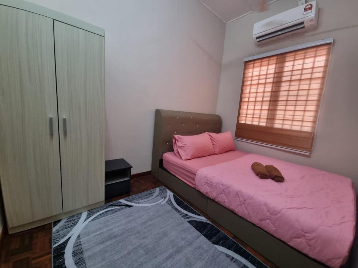 D'Lestari Homestay Seri Kembangan Bagian luar foto